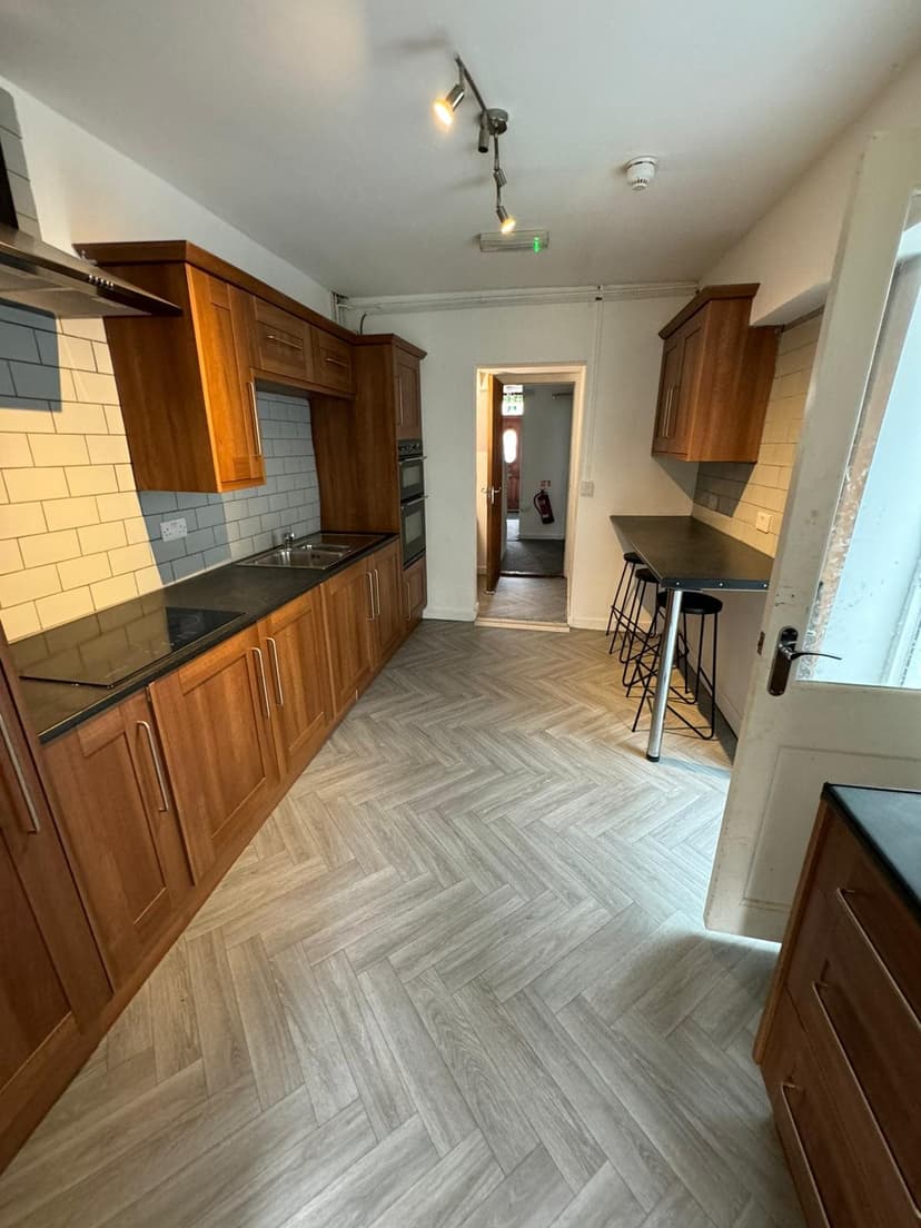 6 Lewis Street - Image 1