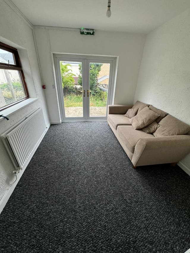 6 Lewis Street - Image 2