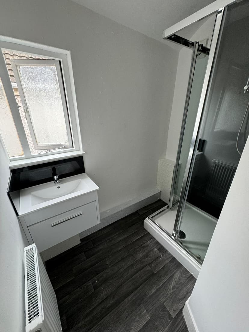 6 Lewis Street - Image 4