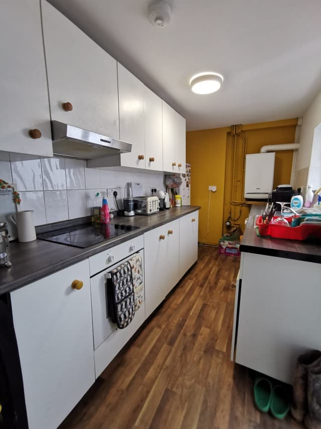 35 Balaclava St - Image 4