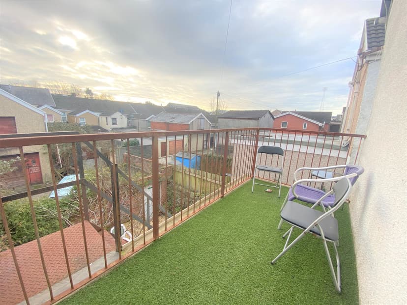 41 King Edwards Road - Image 2