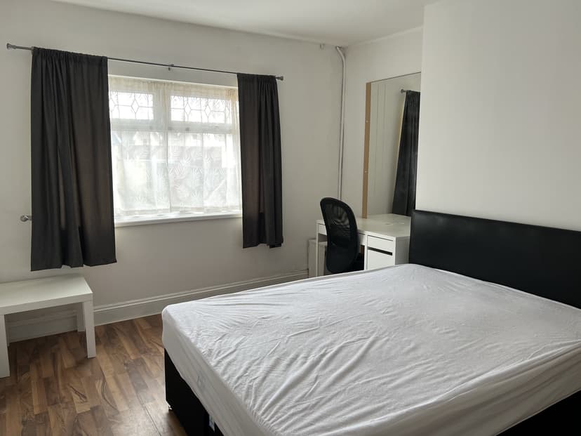 42 Gelli Street - Image 2