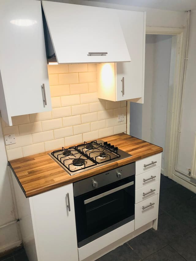 137 King Edwards Road - Image 2