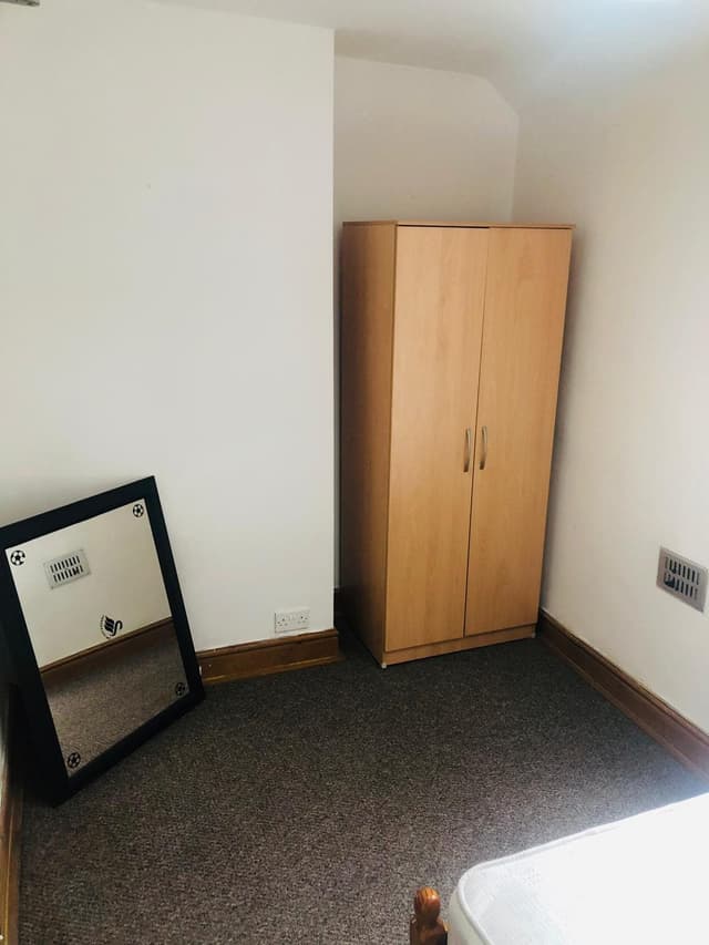 137 King Edwards Road - Image 5