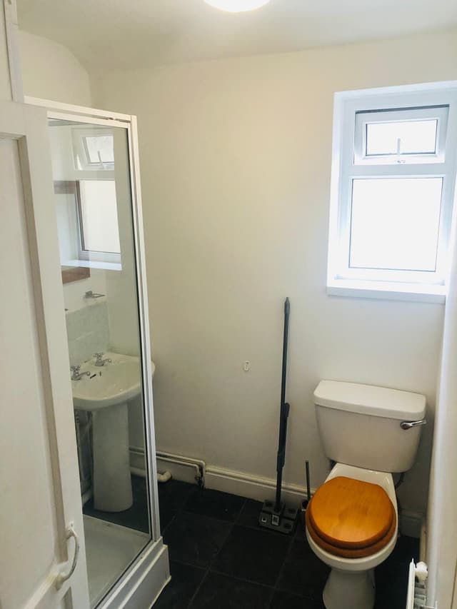 137 King Edwards Road - Image 6