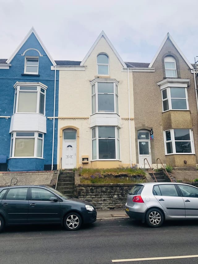 137 King Edwards Road - Image 11