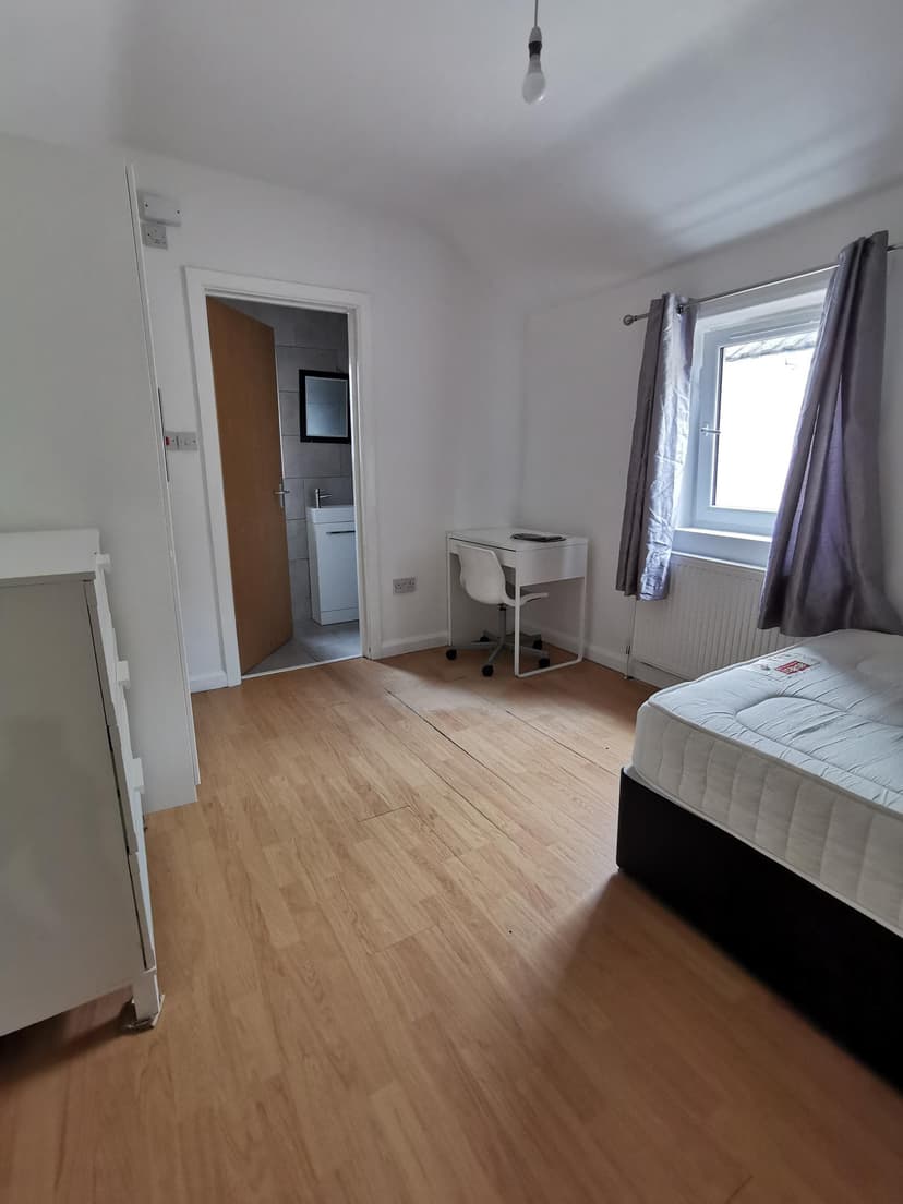 4 Richardson Street - Image 8