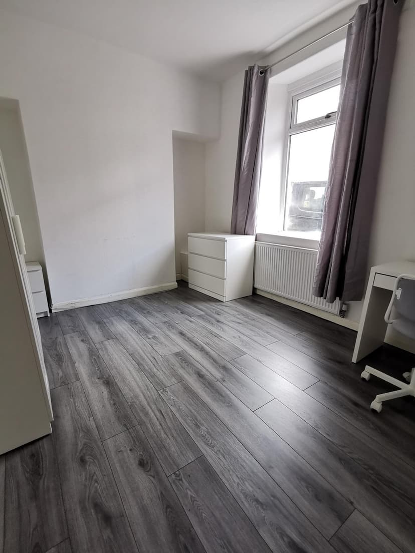 4 Richardson Street - Image 3