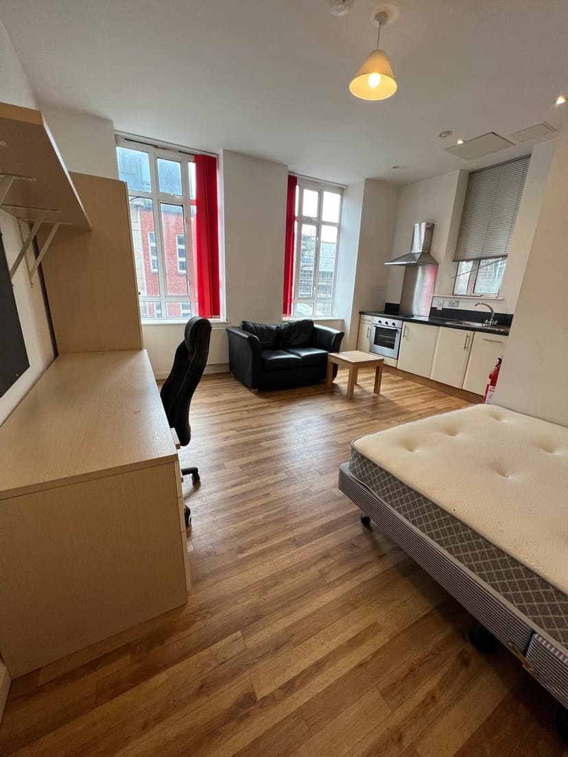 58-60 Portland House, The Kingsway - Image 2