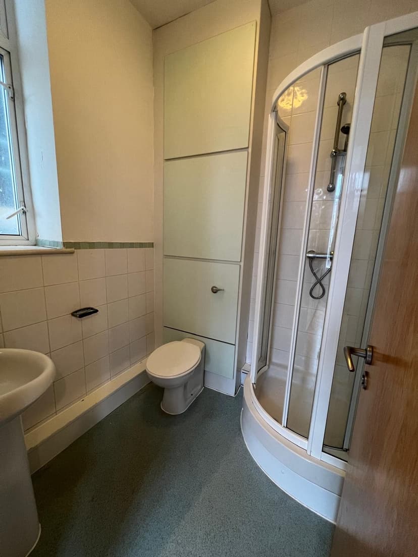 58-60 Portland House, The Kingsway - Image 4