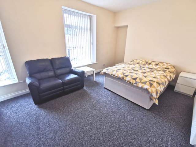 32 Henrietta Street - Image 2