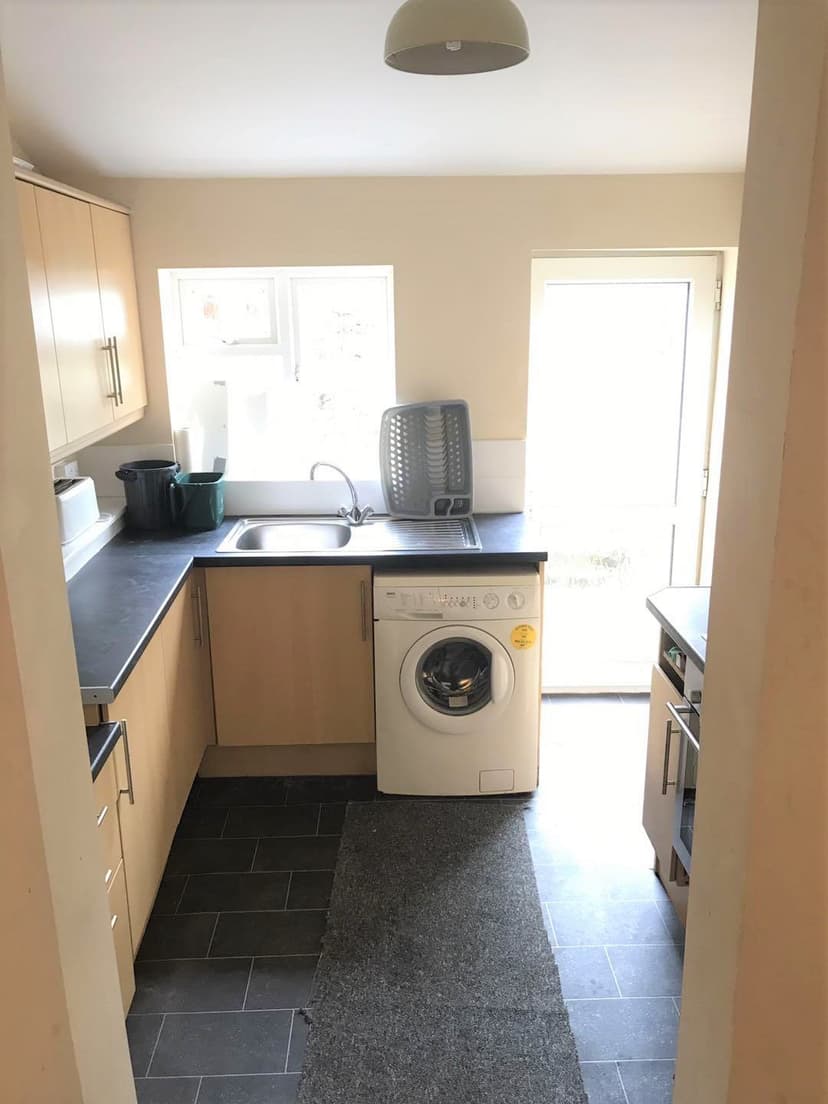 155 St Helens Avenue - Image 2