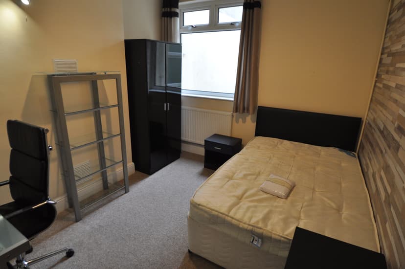 21 Wern Fawr Rd - Image 2