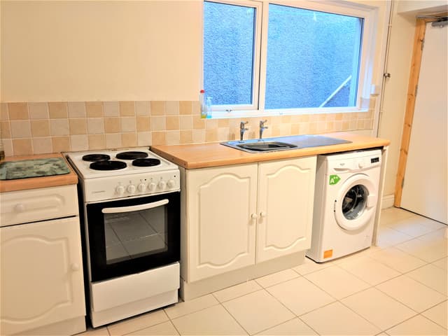 35 Kinley Street - Image 2