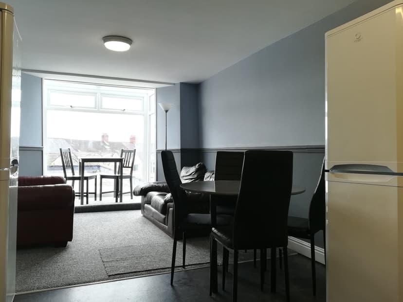 71a Uplands Crescent - Image 4