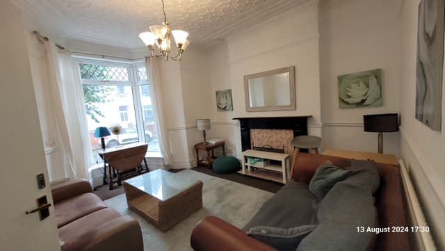 51 Gwydr Crescent - Image 3