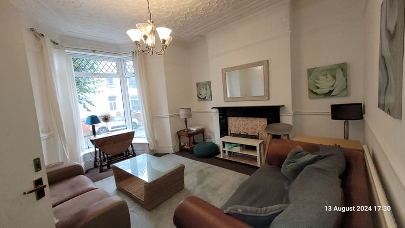 51 Gwydr Crescent - Image 3