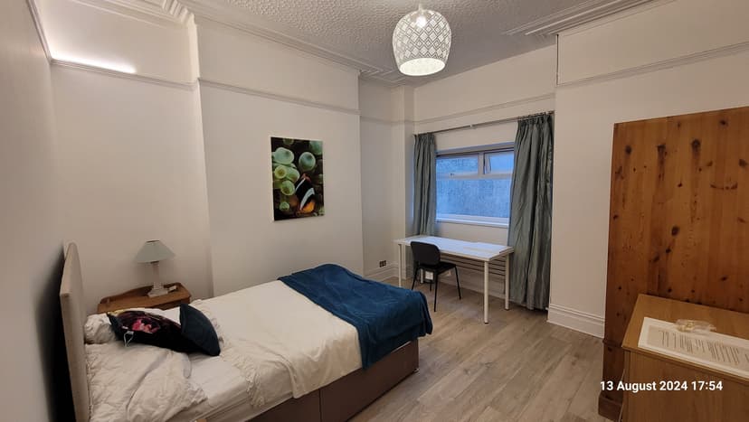 51 Gwydr Crescent - Image 5