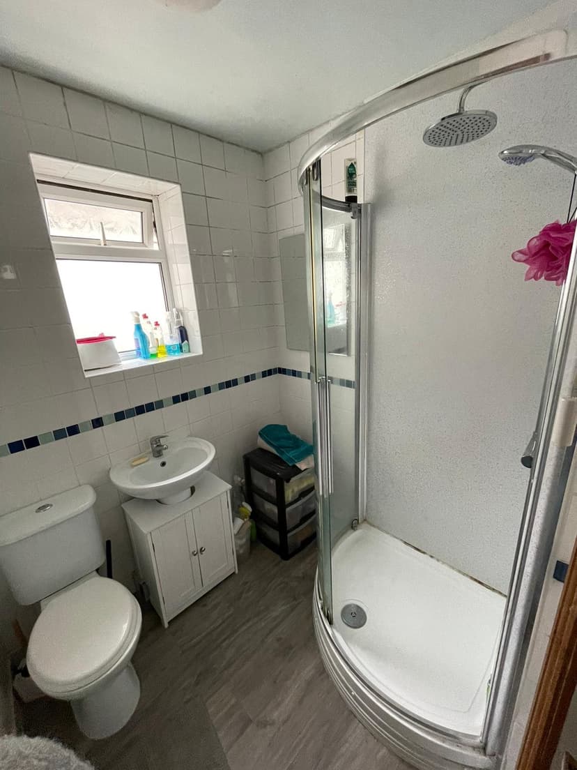 51 Gwydr Crescent - Image 8