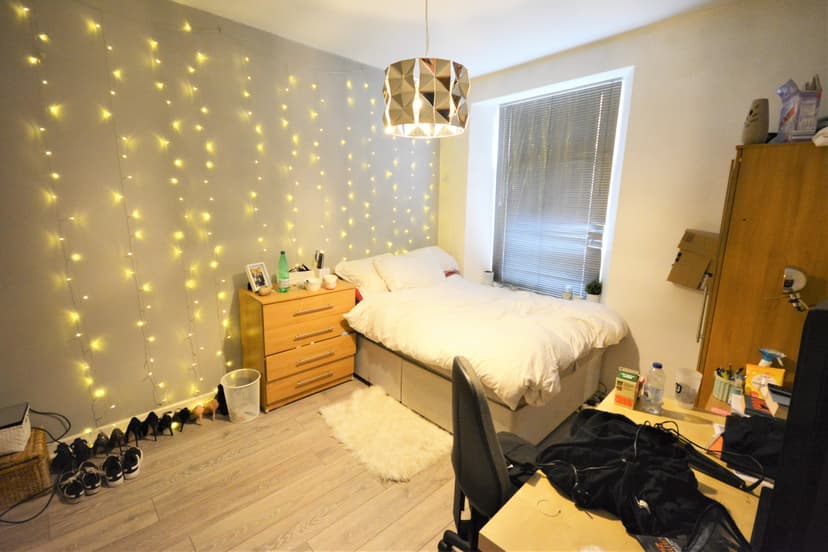 81 Mansel Street - Image 2