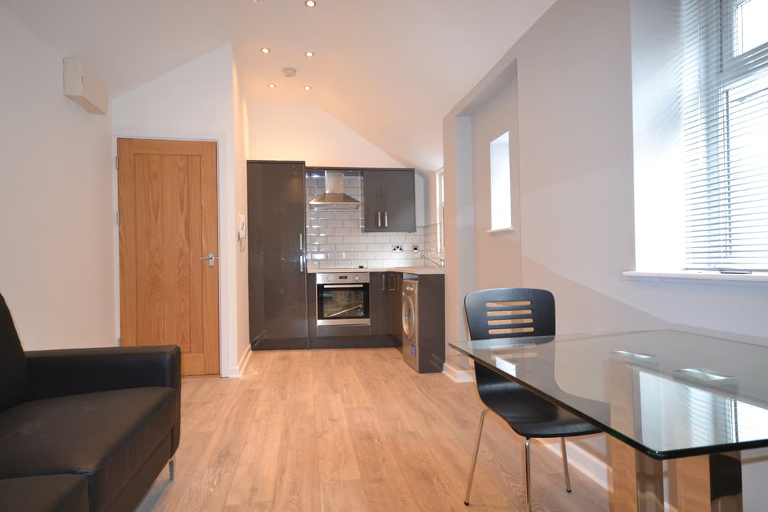 81 Mansel Street