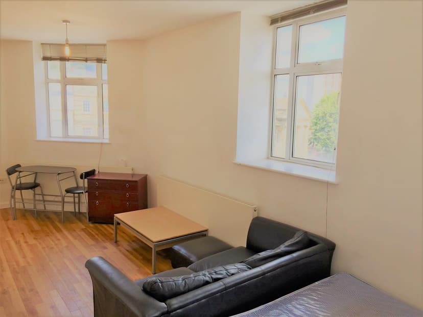 58-60 The Kingsway, Portland House - Image 3