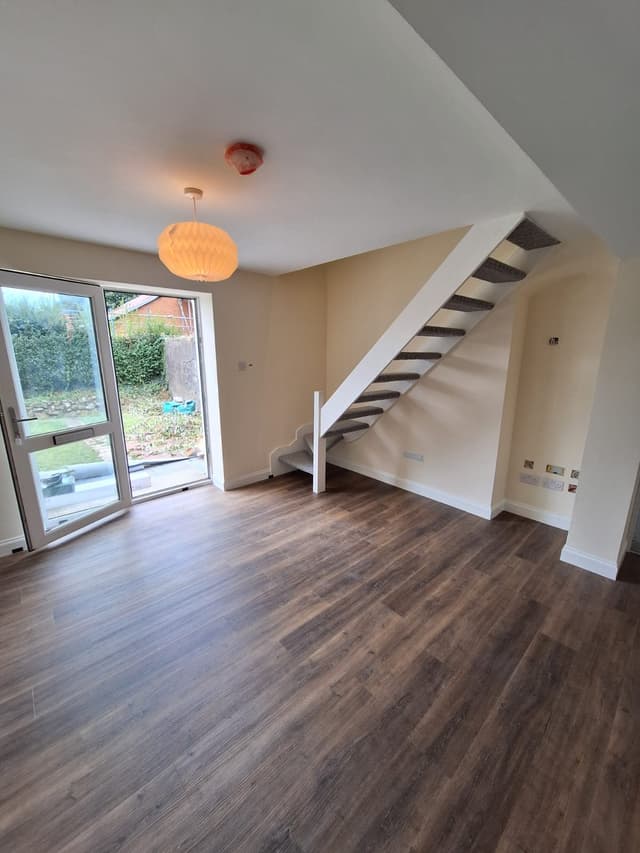 32 Morris Lane - Image 2