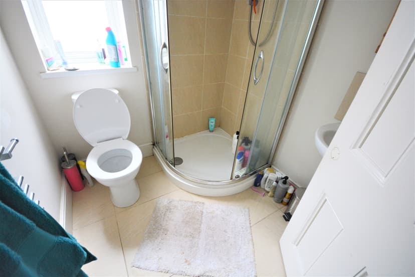 8 St Albans Road - Image 4