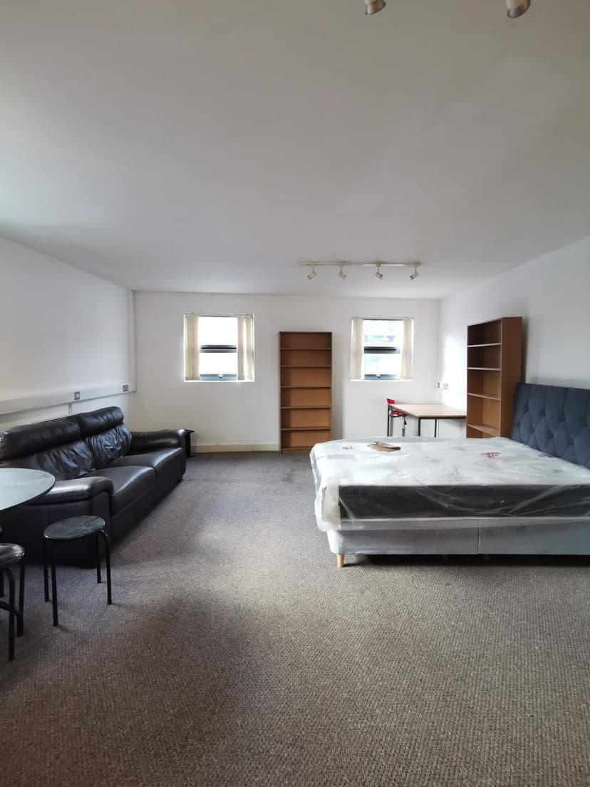11 St Helens Road - Image 2