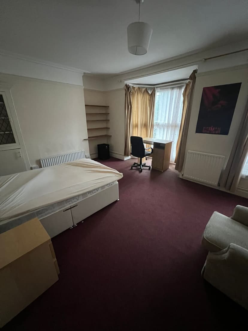 7 St Albans Road - Image 3