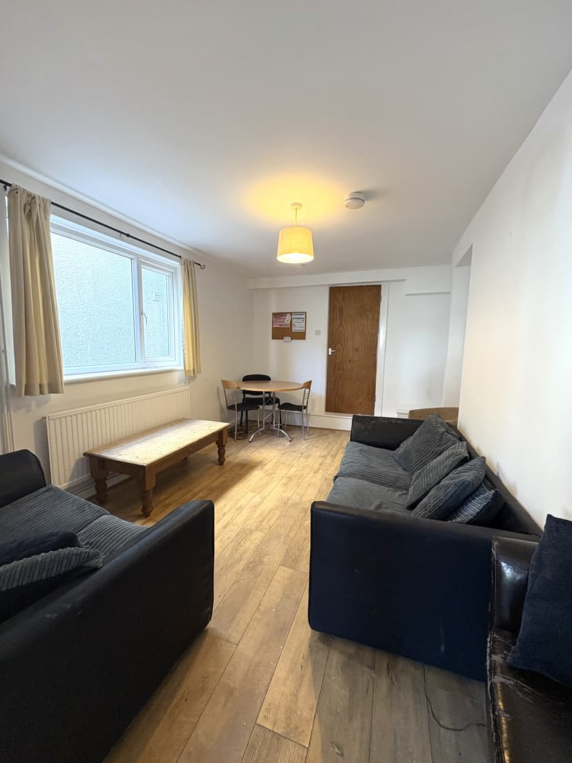 12 Marlborough Road - Image 2