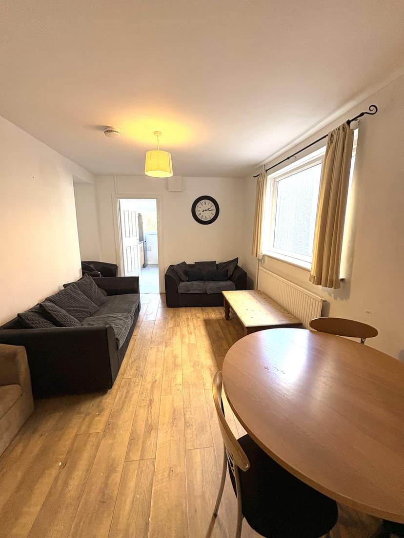 12 Marlborough Road - Image 1