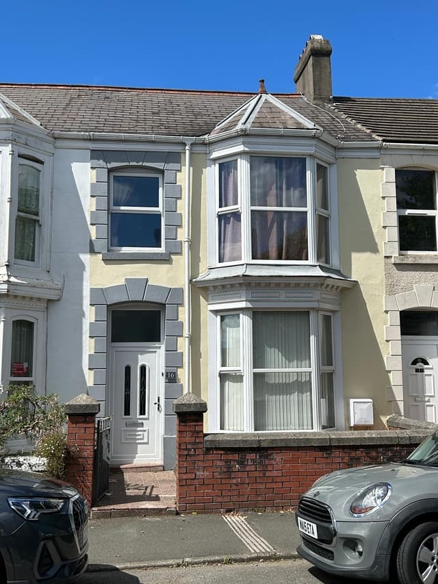 16 Glanbrydan Avenue - Image 1