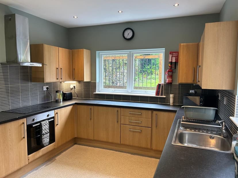 16 Glanbrydan Avenue - Image 2