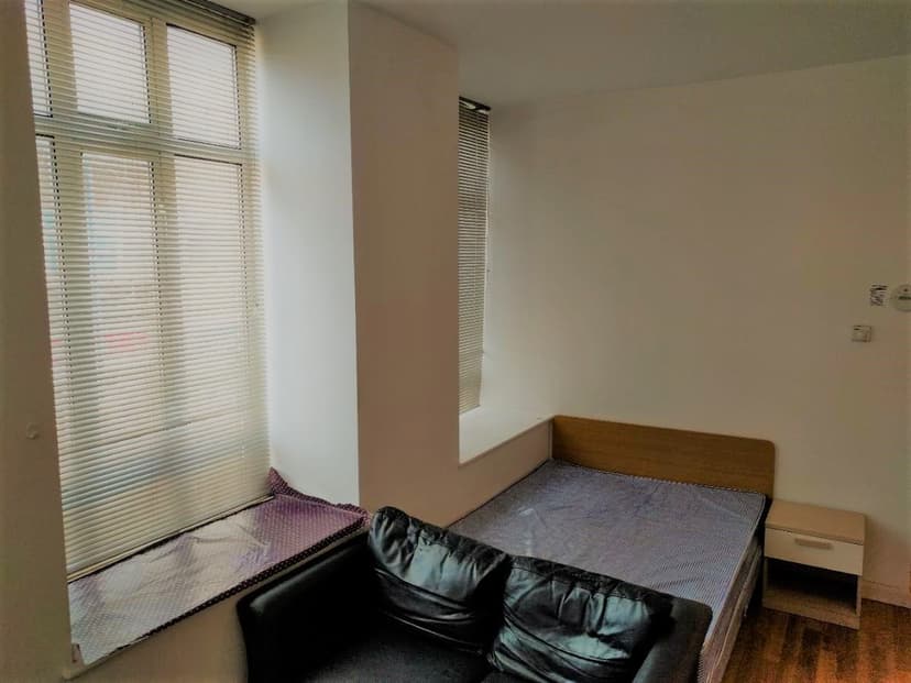 58-60 The Kingsway, Portland House - Image 2