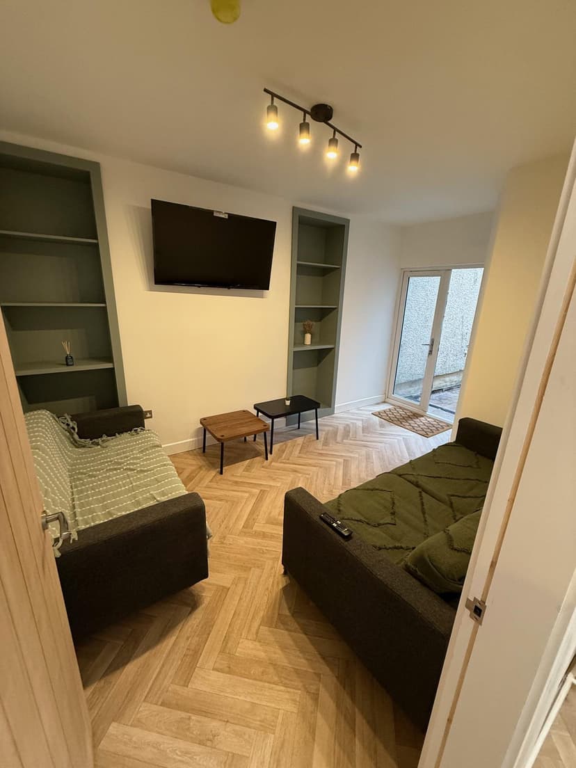 30 Cromwell Street - Image 1