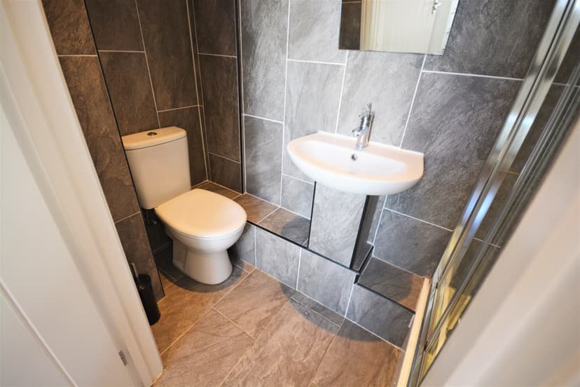 66 Mansel Street - Image 4