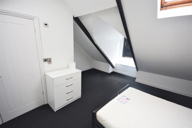 66 Mansel Street - Image 2