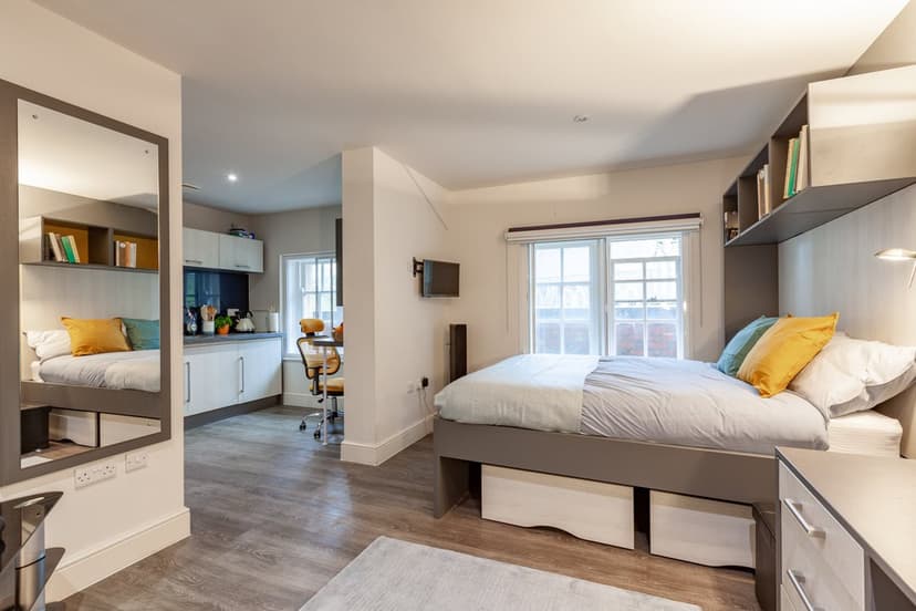 19  Princess Way, St Mary`s Court - Image 3