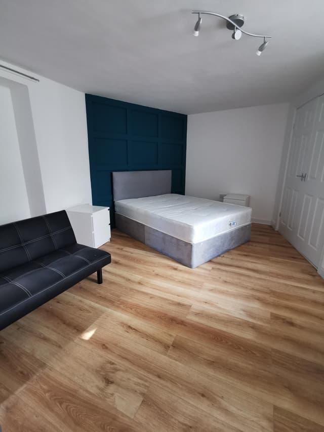 1b Mirador Crescent - Image 2