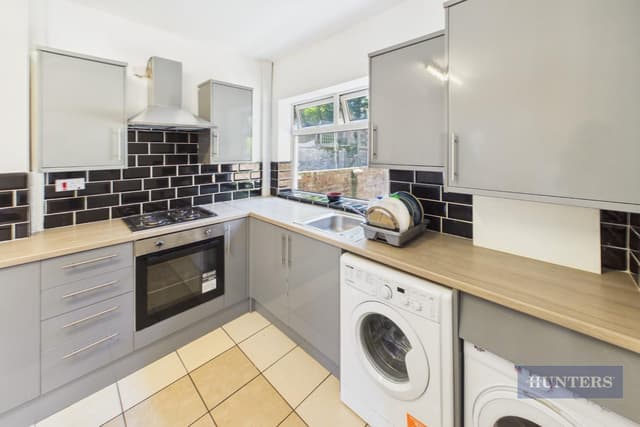 Room 2, 5 Thackeray Road - Image 2