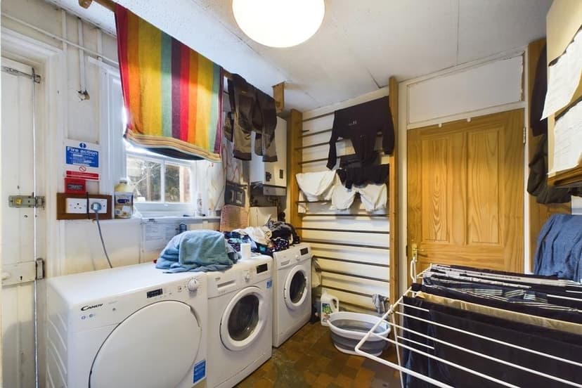 Room 2 38 Thornbury Avenue - Image 10