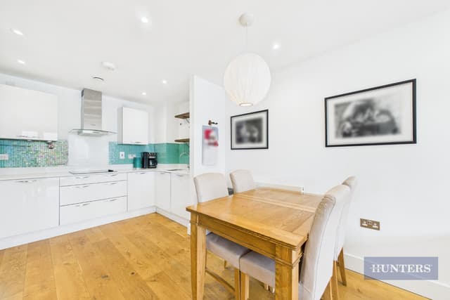 Apartment 504, Alexandra Wharf 2 Maritime Walk - Image 4
