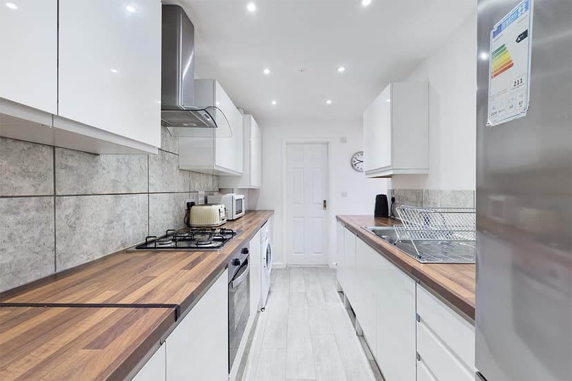 Room 1, 75 Westminster Road - Image 3