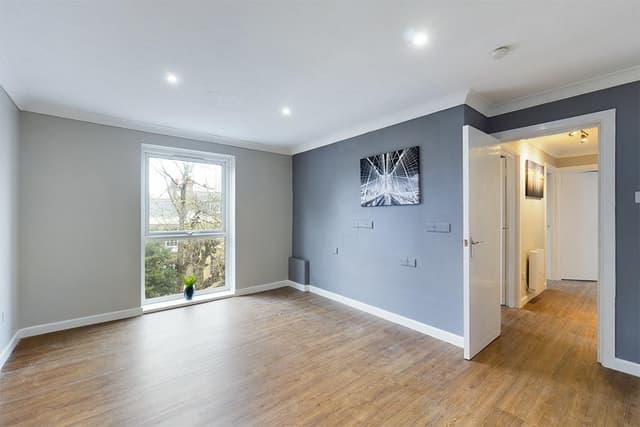 Flat 6, Emmerdale Court 21 Cranbury Pl - Image 3