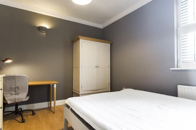 Flat 3, Royal Court 56 Bugle Street - Image 9