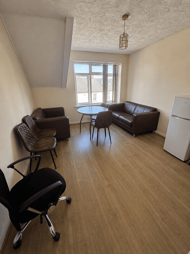 37 Salisbury Road - Image 1