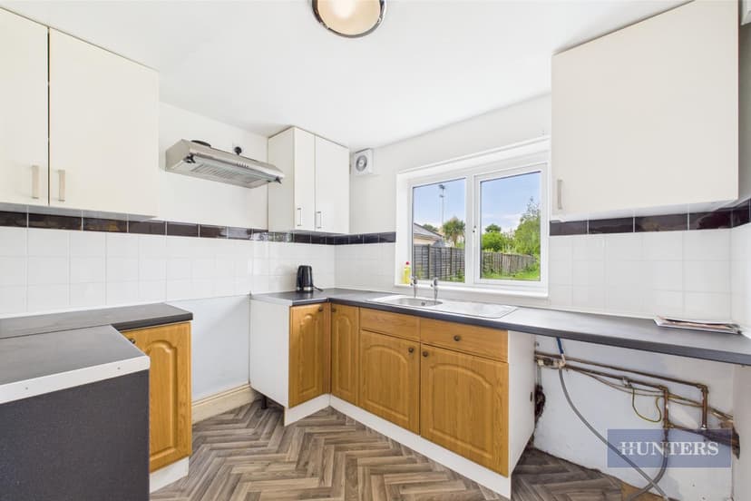 84, Gleave Road - Image 7