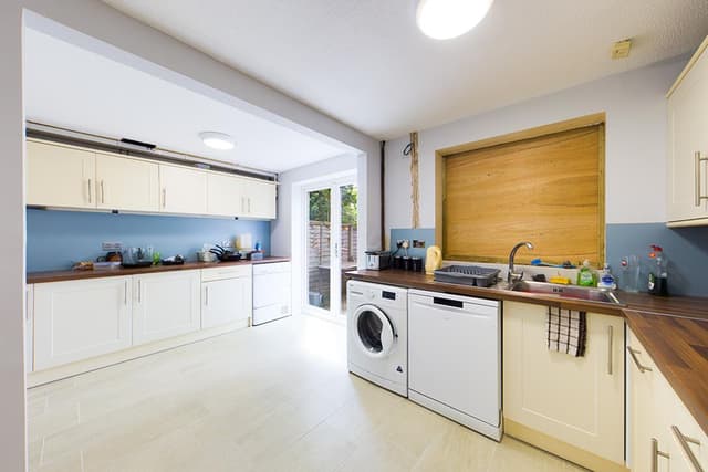 Room 4, 25 Ranelagh Gardens - Image 3