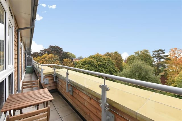 46 James Weld Close - Image 1